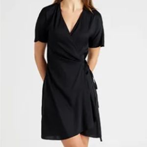 Black Quince washable silk wrap dress, short sleeve, size small NWOT